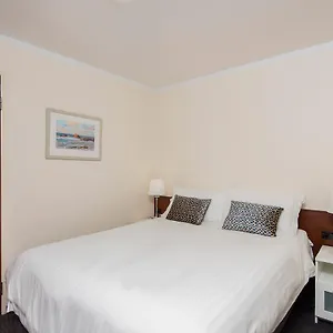 Trinity On Hampden Hotel Crawley